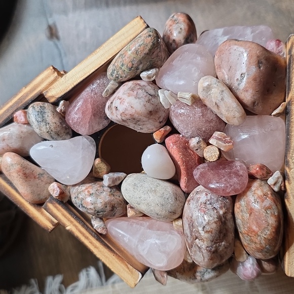 Rustic Stone Handmade Birdhouse Pink Quartz - Picture 5 of 11